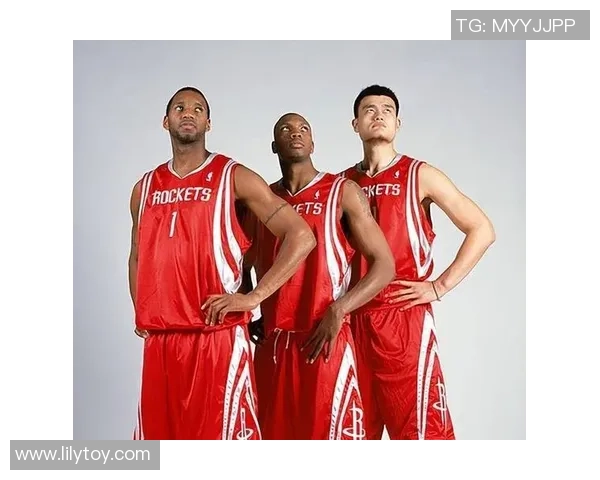 姚明与篮球传奇的合照时刻记录了辉煌与梦想的交汇点