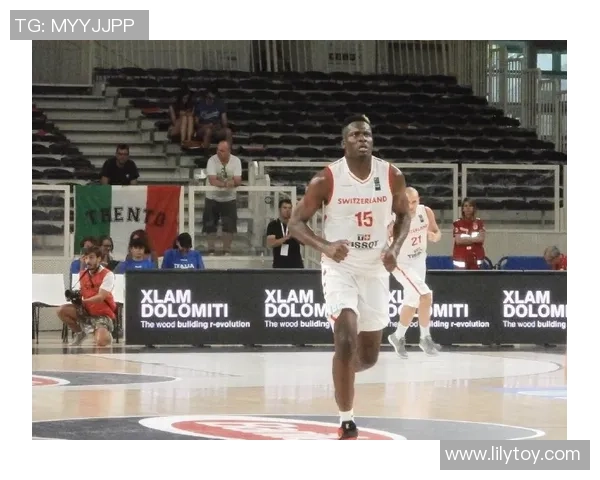 姚明安多尼携手共创篮球传奇故事展现体育精神与友谊的力量