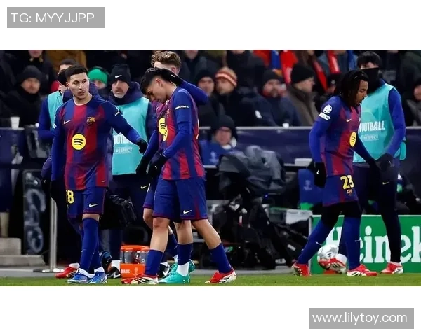 足总杯激战：巴黎圣日耳曼与巴萨战平红牌事件引发全场热议