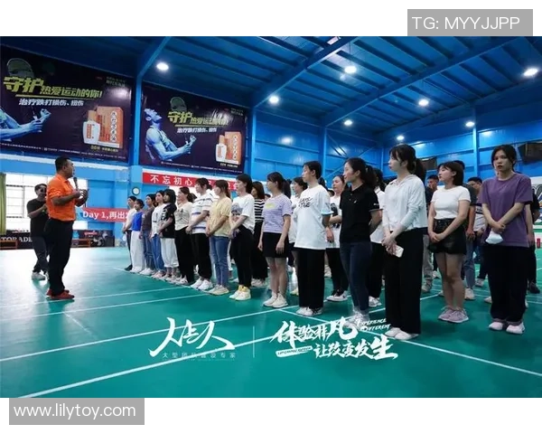 重庆飞盘队进攻战术解析与团队协作的深度剖析 重庆飞盘队进攻战术解析与团队协作的深度剖析