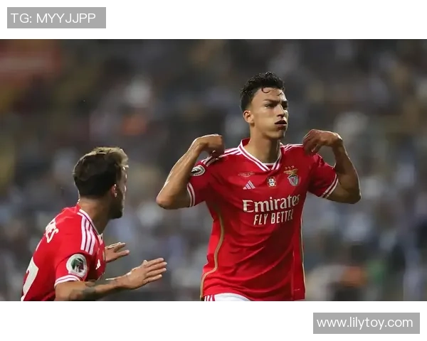 友谊赛惊现冷门拜仁凭乌龙球小胜本菲卡引发全场热议