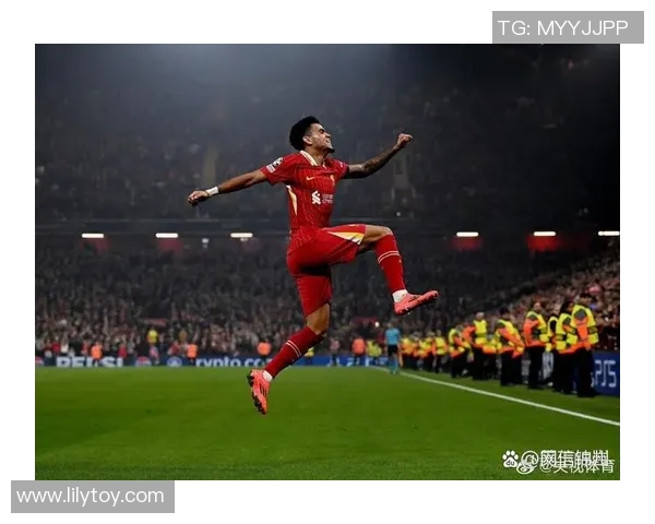 世界杯精彩瞬间那不勒斯3-0战胜利物浦帽子戏法引发全场狂欢