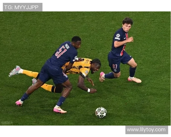 曼联友谊赛大胜巴黎圣日耳曼战术解析与绝杀瞬间回顾