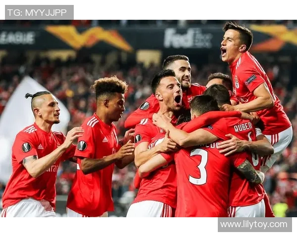 欧冠精彩对决本菲卡与多特蒙德战成平局乌龙球成比赛转折点分析