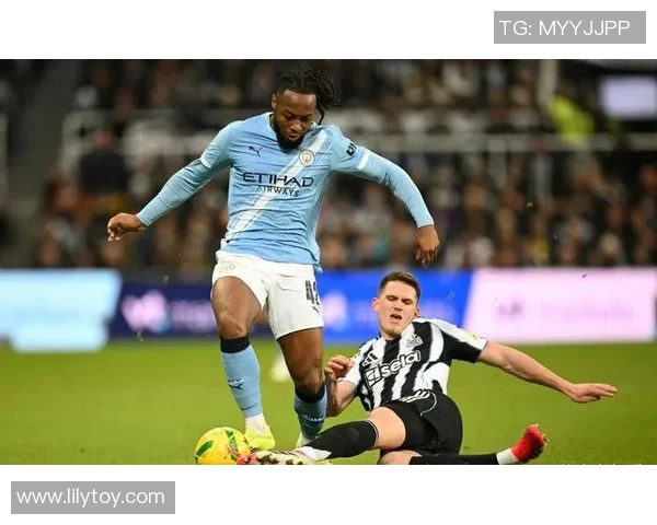 英超激战：里昂逆转曼城神扑瞬间引发全场狂欢集锦回顾